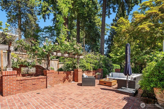 8826 NE 2nd Place, Medina, WA 98039