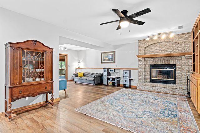 1570 Lakeview Curve, Eagan, MN 55122