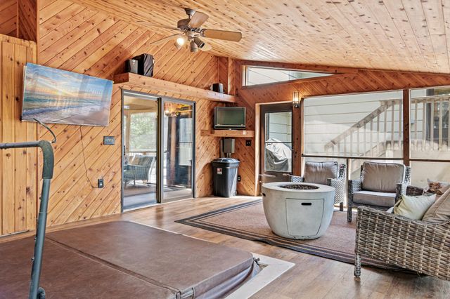 1570 Lakeview Curve, Eagan, MN 55122