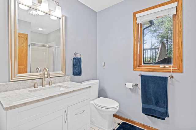 1570 Lakeview Curve, Eagan, MN 55122