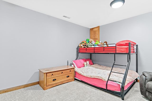 1570 Lakeview Curve, Eagan, MN 55122