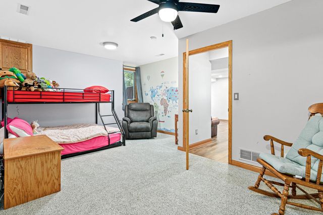 1570 Lakeview Curve, Eagan, MN 55122