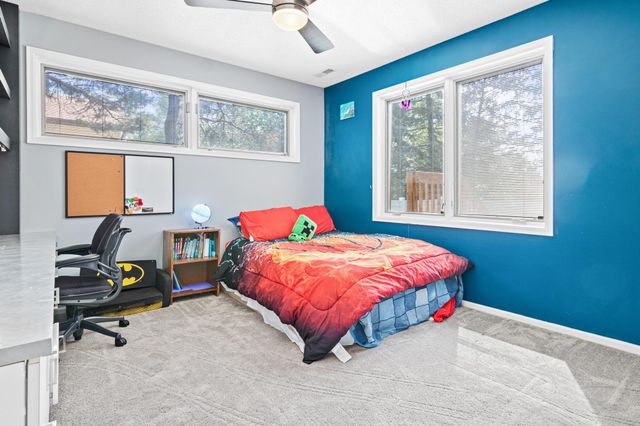 1570 Lakeview Curve, Eagan, MN 55122