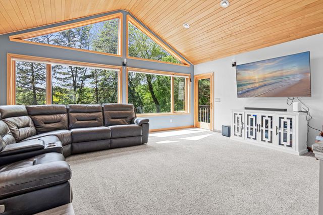 1570 Lakeview Curve, Eagan, MN 55122