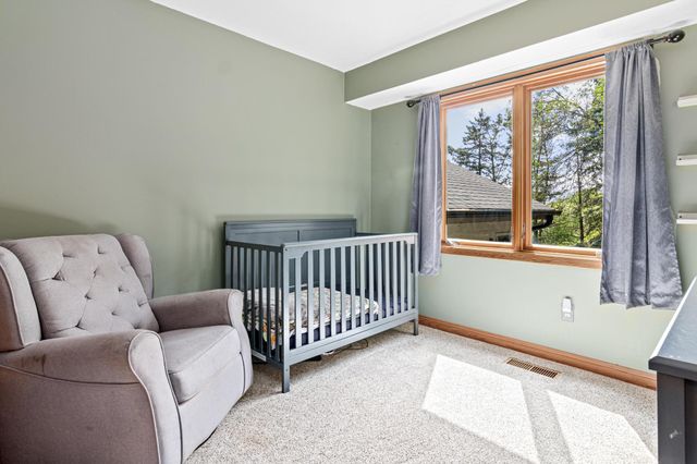 1570 Lakeview Curve, Eagan, MN 55122