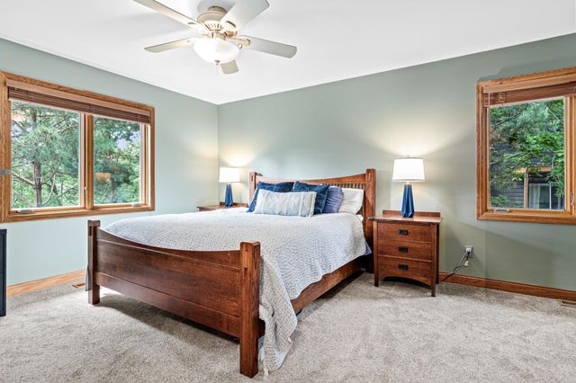 1570 Lakeview Curve, Eagan, MN 55122