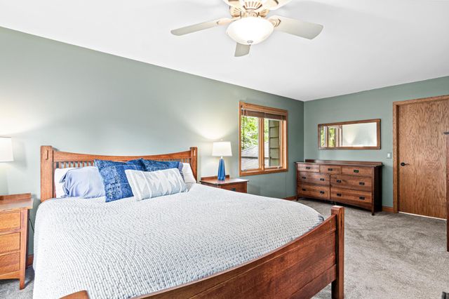 1570 Lakeview Curve, Eagan, MN 55122