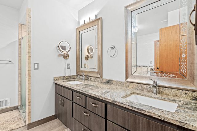 1570 Lakeview Curve, Eagan, MN 55122