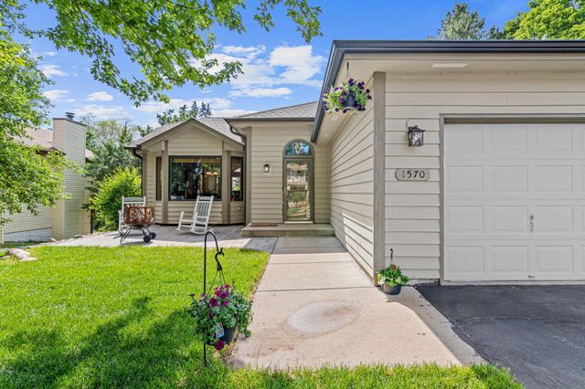 1570 Lakeview Curve, Eagan, MN 55122