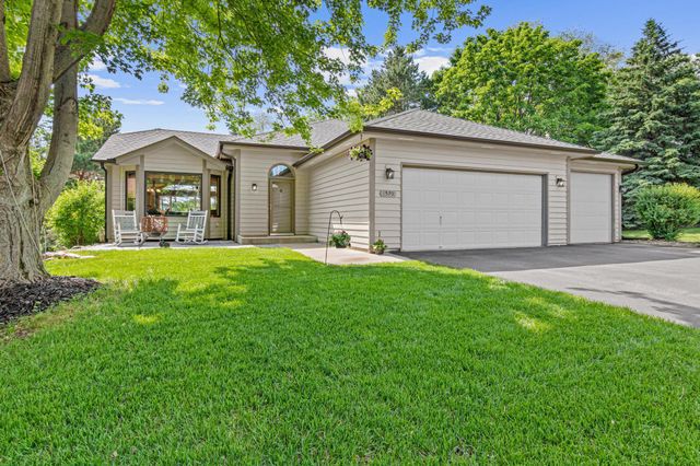 1570 Lakeview Curve, Eagan, MN 55122