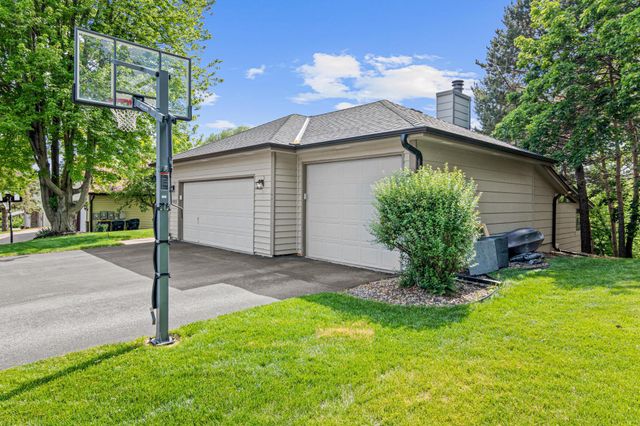 1570 Lakeview Curve, Eagan, MN 55122