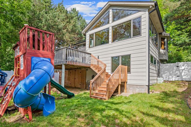 1570 Lakeview Curve, Eagan, MN 55122