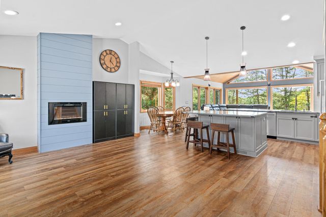 1570 Lakeview Curve, Eagan, MN 55122