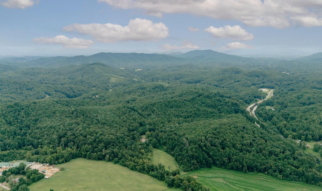 27225 Virgil H Goode Hwy, Boones Mill, VA 24065