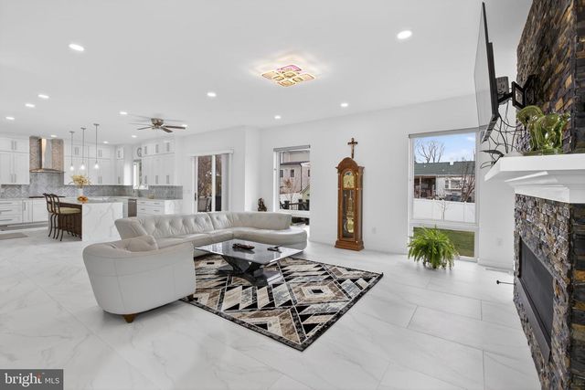 1815 PEABODY DR, Falls Church, VA 22043