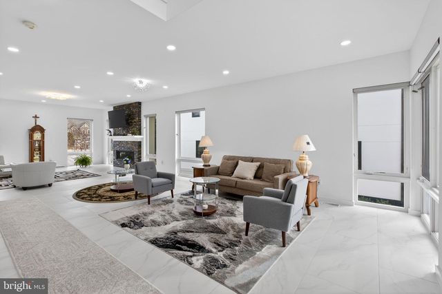 1815 PEABODY DR, Falls Church, VA 22043