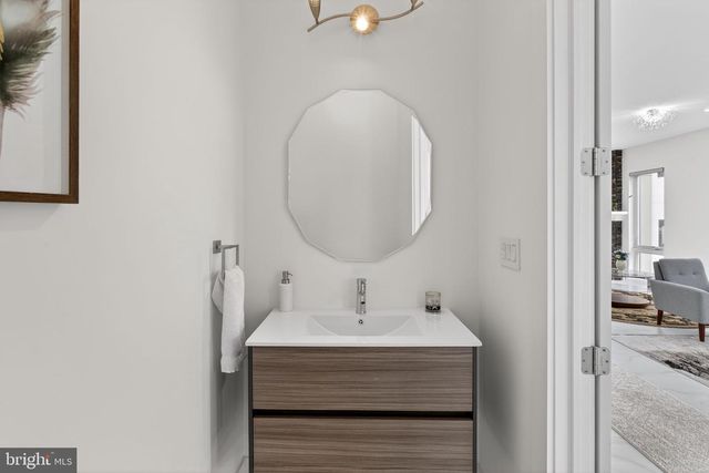 1815 PEABODY DR, Falls Church, VA 22043