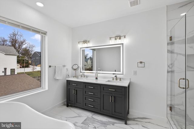 1815 PEABODY DR, Falls Church, VA 22043