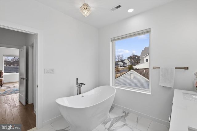 1815 PEABODY DR, Falls Church, VA 22043