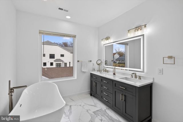 1815 PEABODY DR, Falls Church, VA 22043