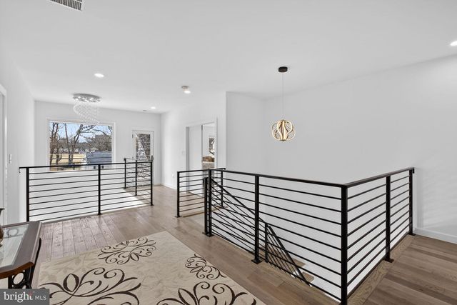 1815 PEABODY DR, Falls Church, VA 22043