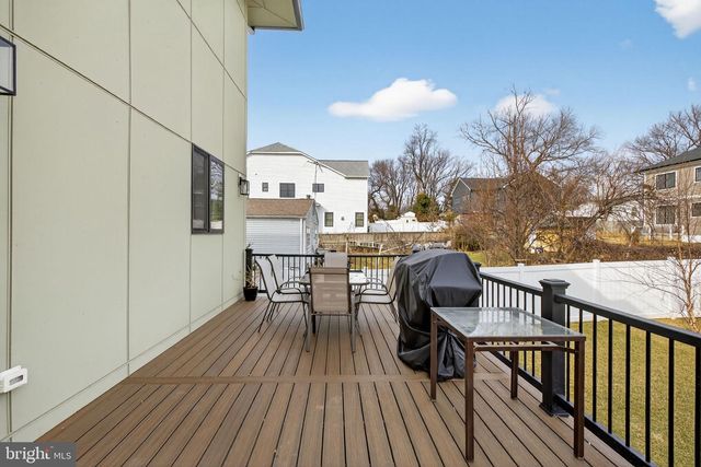 1815 PEABODY DR, Falls Church, VA 22043