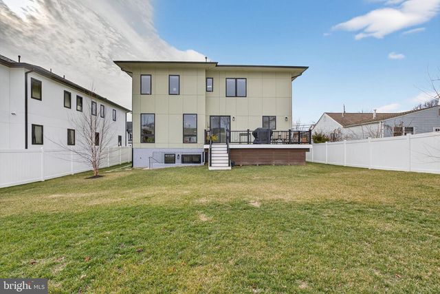 1815 PEABODY DR, Falls Church, VA 22043