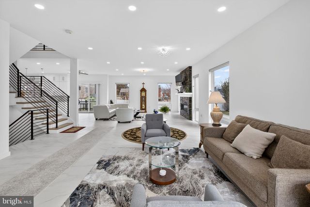 1815 PEABODY DR, Falls Church, VA 22043