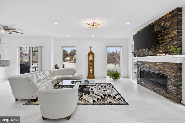 1815 PEABODY DR, Falls Church, VA 22043