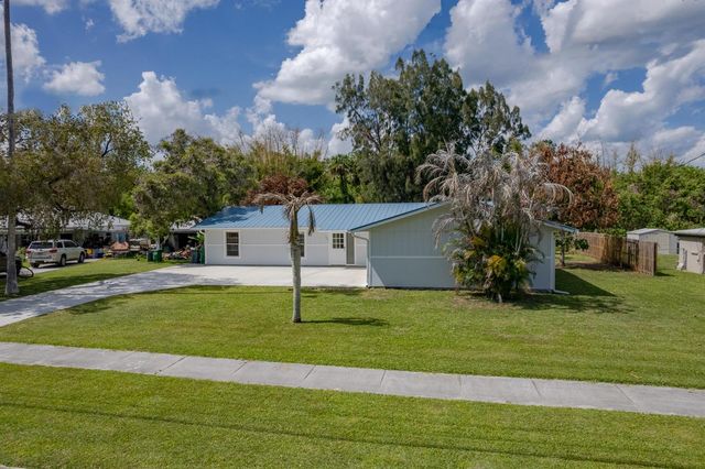 320 Chamberlain Boulevard, Fort Pierce, FL 34946