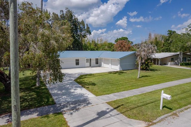 320 Chamberlain Boulevard, Fort Pierce, FL 34946