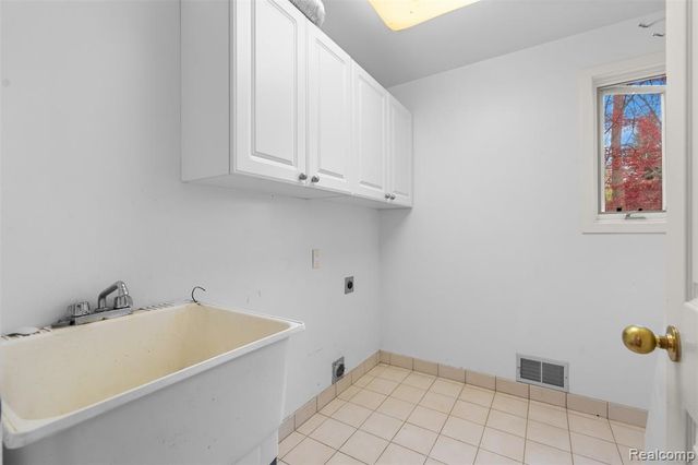 497 Lake George Road, Oakland, MI 48363