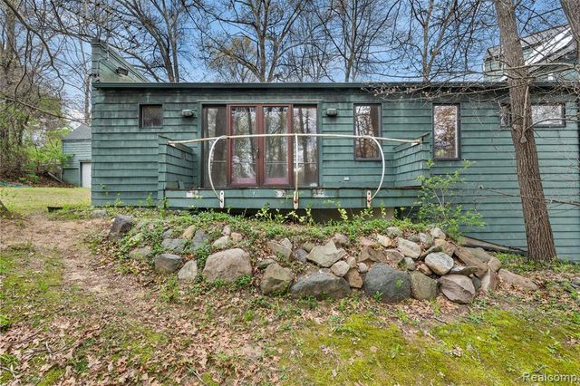497 Lake George Road, Oakland, MI 48363