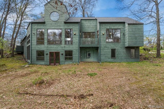 497 Lake George Road, Oakland, MI 48363