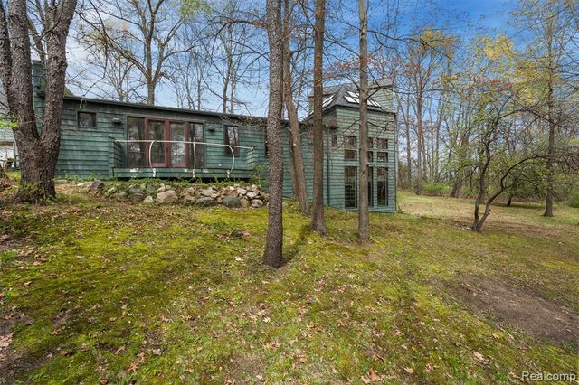 497 Lake George Road, Oakland, MI 48363