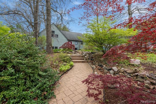 497 Lake George Road, Oakland, MI 48363
