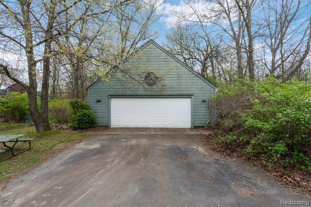 497 Lake George Road, Oakland, MI 48363