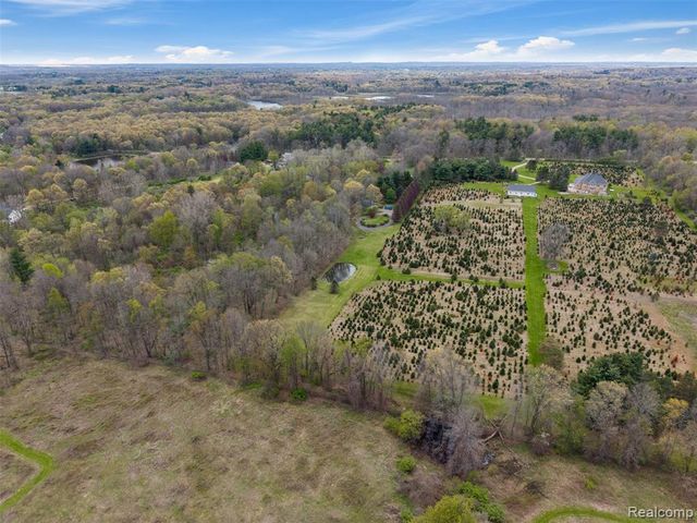 497 Lake George Road, Oakland, MI 48363