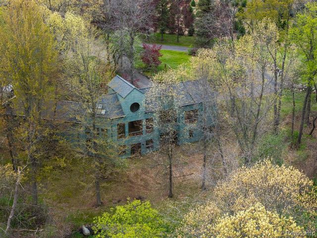 497 Lake George Road, Oakland, MI 48363
