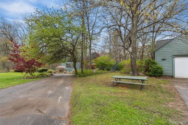 497 Lake George Road, Oakland, MI 48363