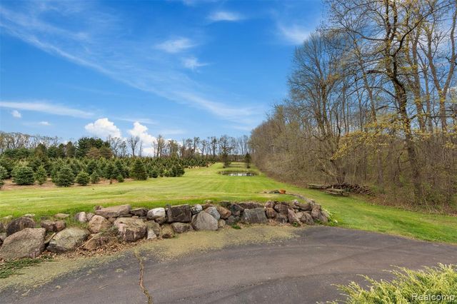497 Lake George Road, Oakland, MI 48363