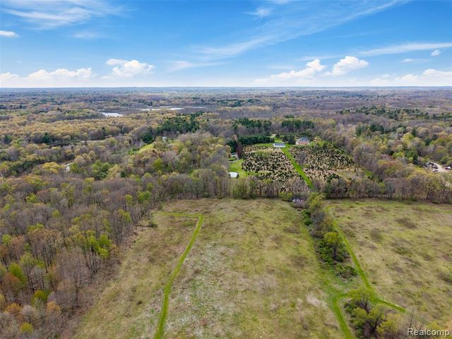 497 Lake George Road, Oakland, MI 48363