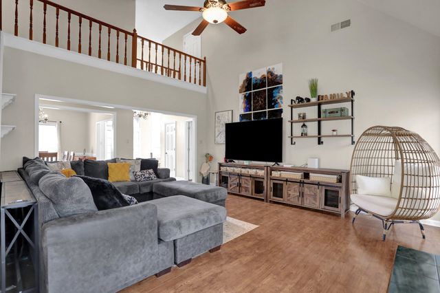 8836 DOVELAND DR, Memphis, TN 38018