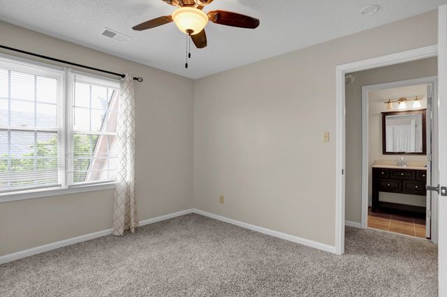 8836 DOVELAND DR, Memphis, TN 38018