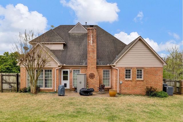 8836 DOVELAND DR, Memphis, TN 38018