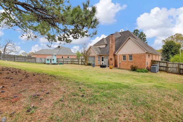 8836 DOVELAND DR, Memphis, TN 38018