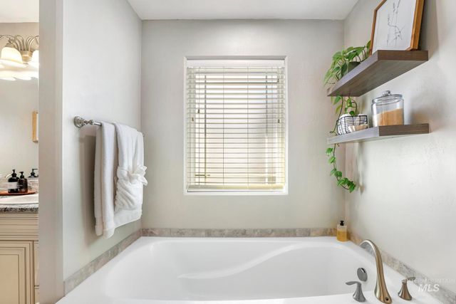 4060 Mountain Vista Ln, Filer, ID 83328