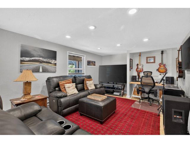 109 Button Rock Rd, Lyons, CO 80540