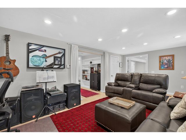 109 Button Rock Rd, Lyons, CO 80540