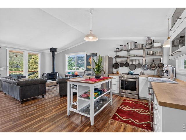 109 Button Rock Rd, Lyons, CO 80540